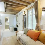 Apartment Le Marais By Studio Prestige